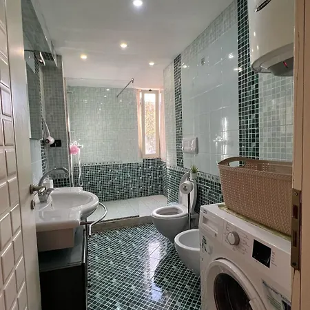 Hoja Apartament *